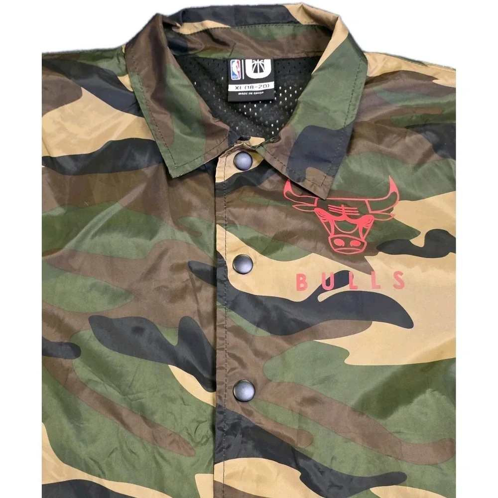 Chicago Bulls Camo Jacket Men's Medium / Youth XL 18-20 Snap Windbreaker NBA A13
